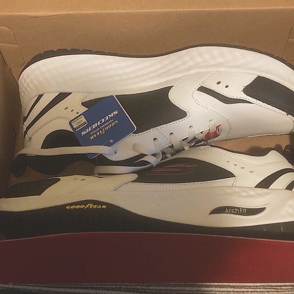 Skechers ArchFit (Podiatrist certified arch Support)